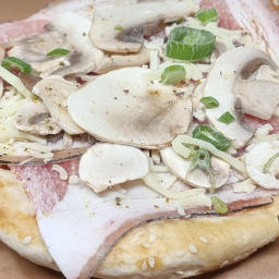 Breznpizza Schinken-Champ.